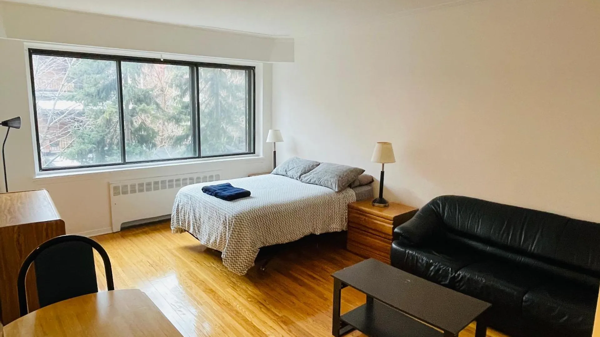 Apartment Stylish Montreal Apartment: Comfortable Stay In The Golden Square Mile Canada